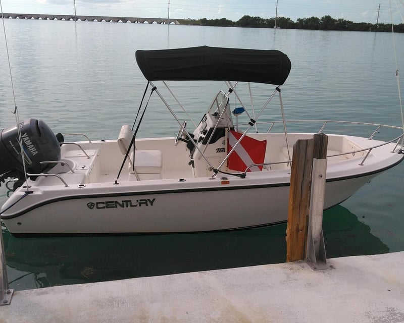 18' Center Console Boat Rental in Marathon