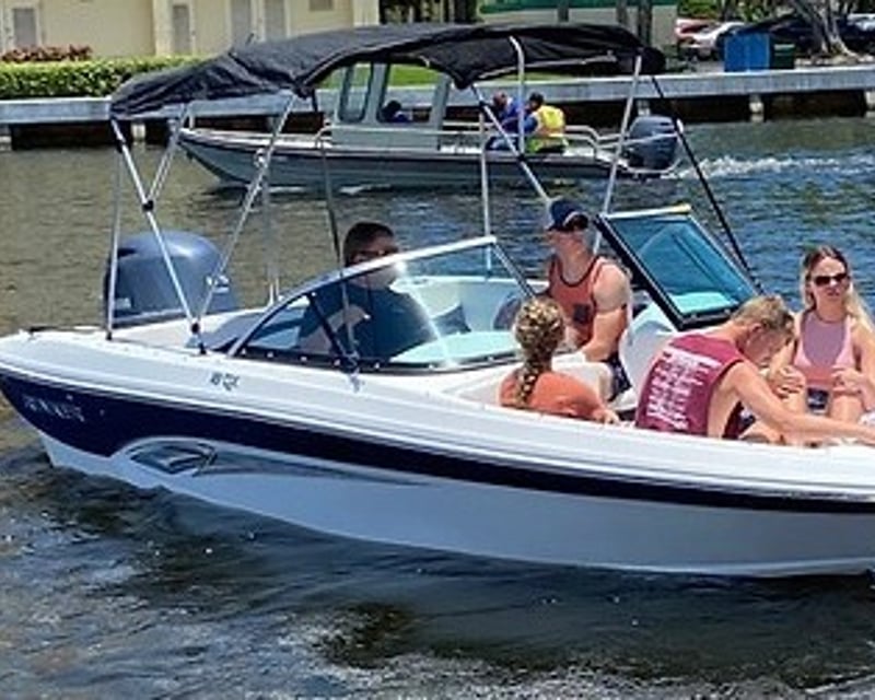 Ride a 18' Bowrider Boat Rental in Fort Lauderdale