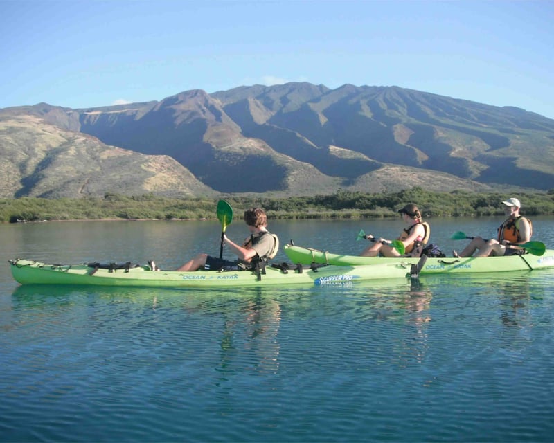 8-Mile Downwind Kayak & Paddleboard Tour on Molokai