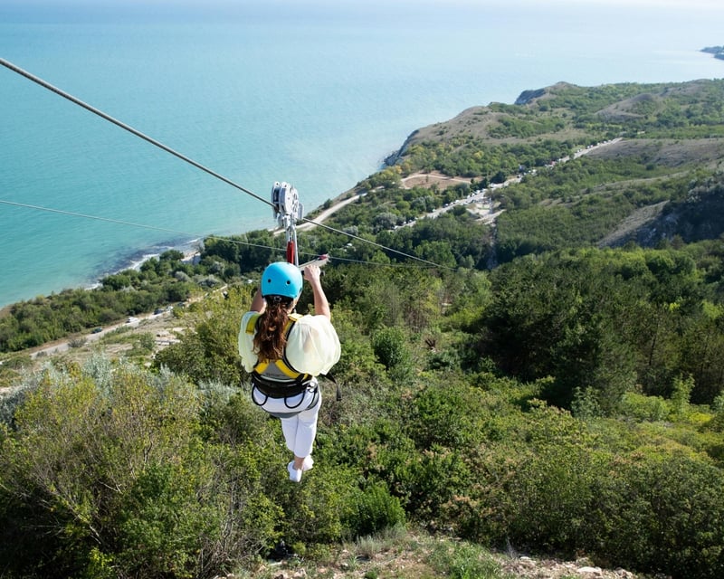 Treetop Zip Line Tour in West End, Roatán