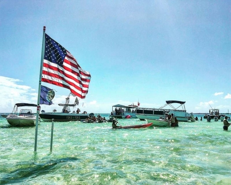 Private Group Sandbar Boat Charter in Islamorada