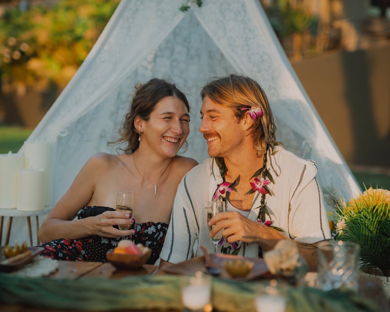 Luxury Sunset Beach Picnic & Photo Shoot in Honolulu