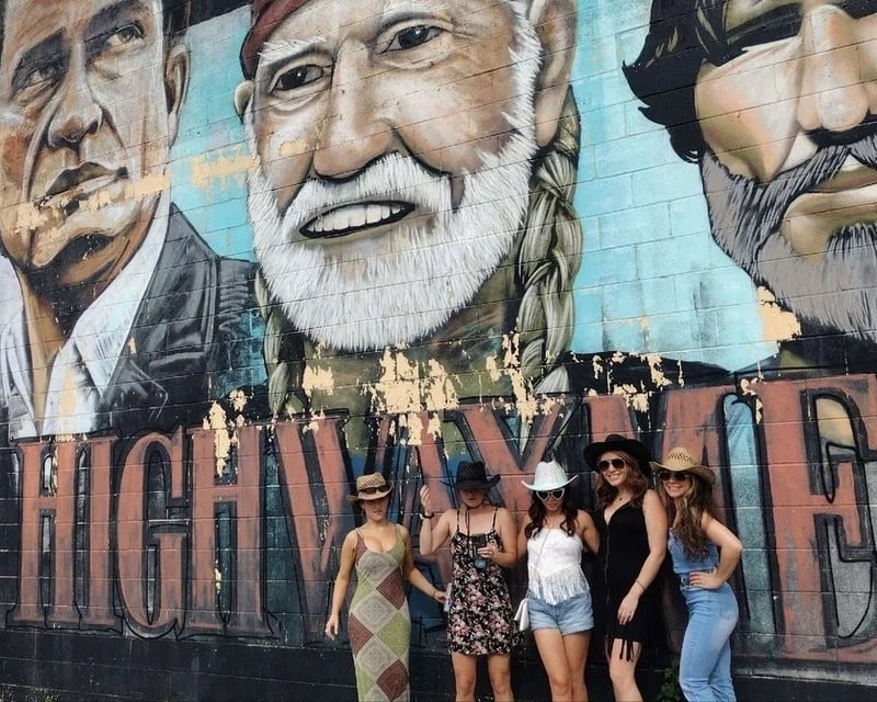 Nashville Murals Driving Tour with Photo Stops