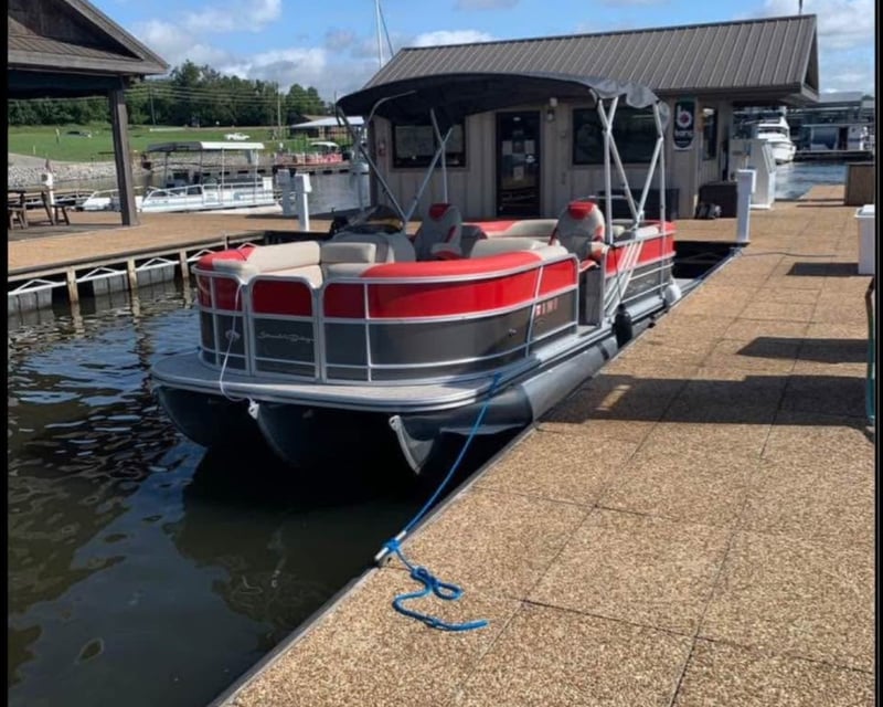 Tritoon Rental in Knoxville