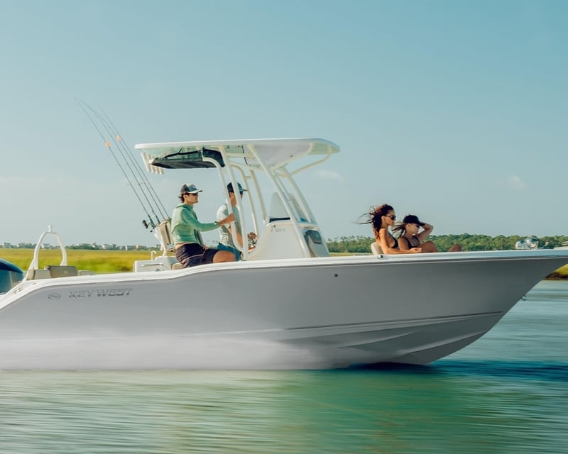 24' Motorboat Charter in Quincy