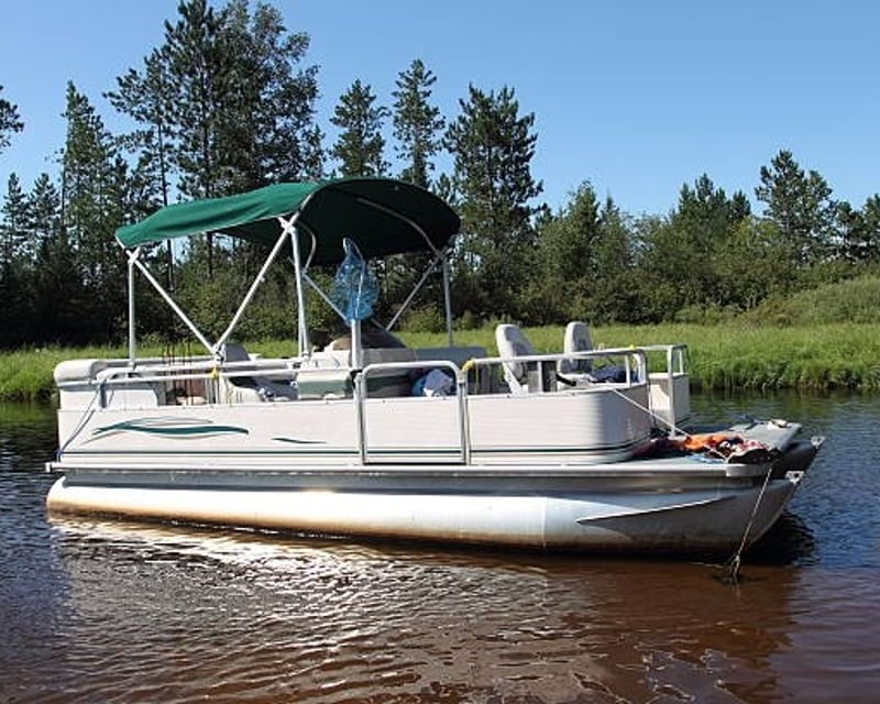22' Pontoon Rental in Sturgeon Bay