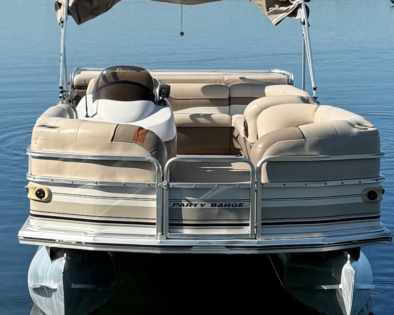 22' Pontoon Rental in Carlos
