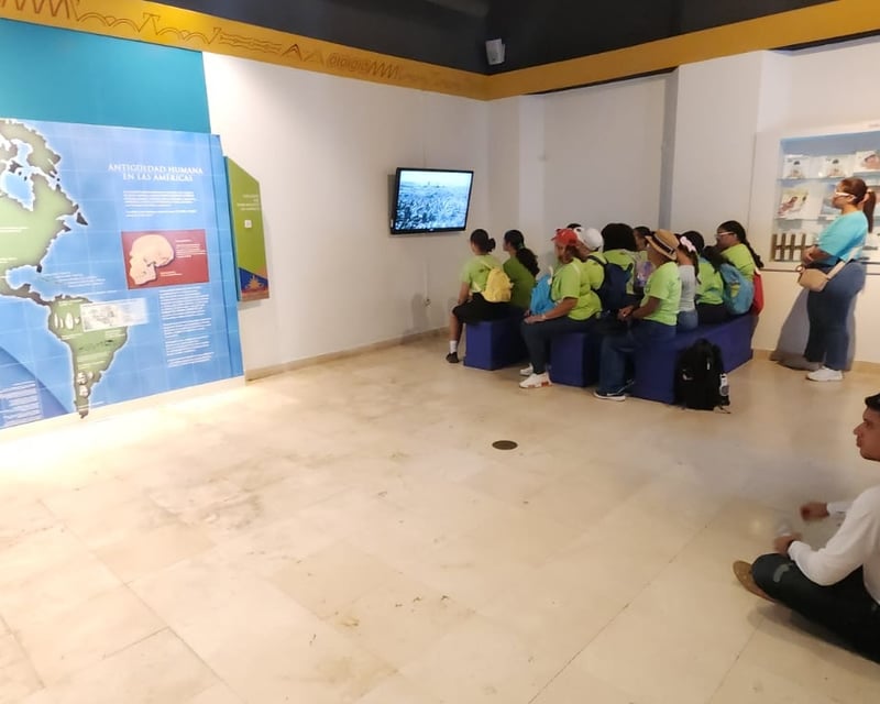 Historic Downtown Caguas Walking Tour in Spanish