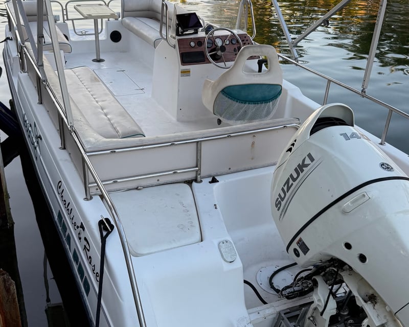 22' Deck Boat Rental with Dock Delivery in Cudjoe Key