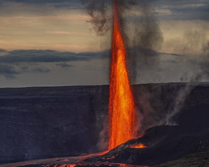 Hawaiʻi Volcanoes National Park 8-Mile Guided Hike