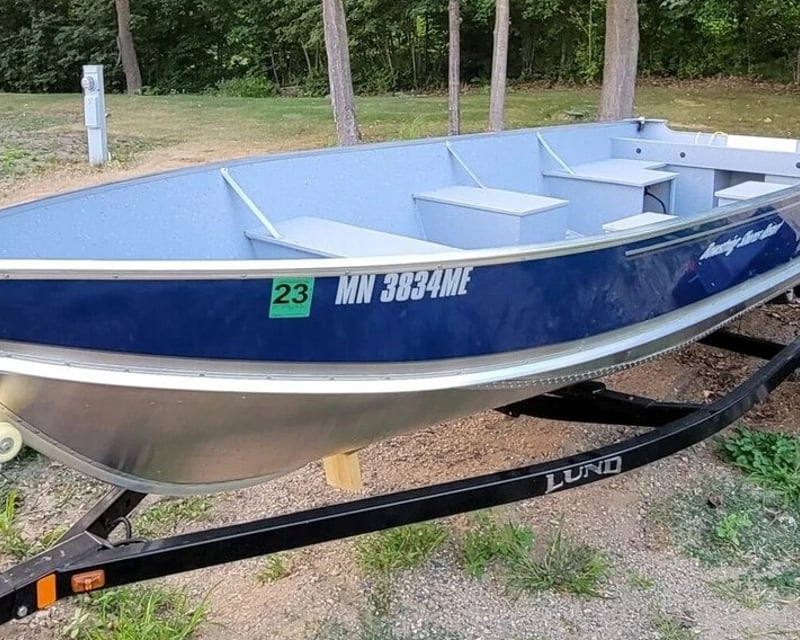 Bowstring Lake Boat Rental with 15-20 HP Motor