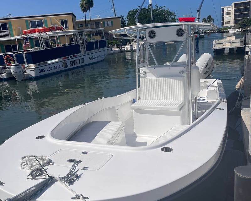 28' Boat Rental in Marathon