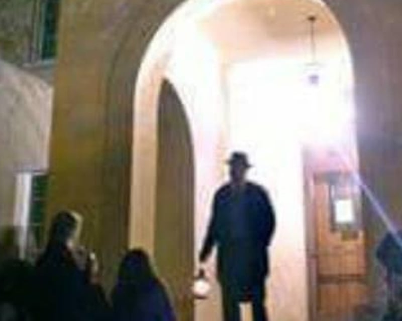 Candlelight Ghost Walking Tour in Downtown Greensboro