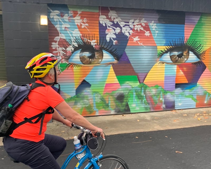 Guided Foodie Bike Tour in Waikiki