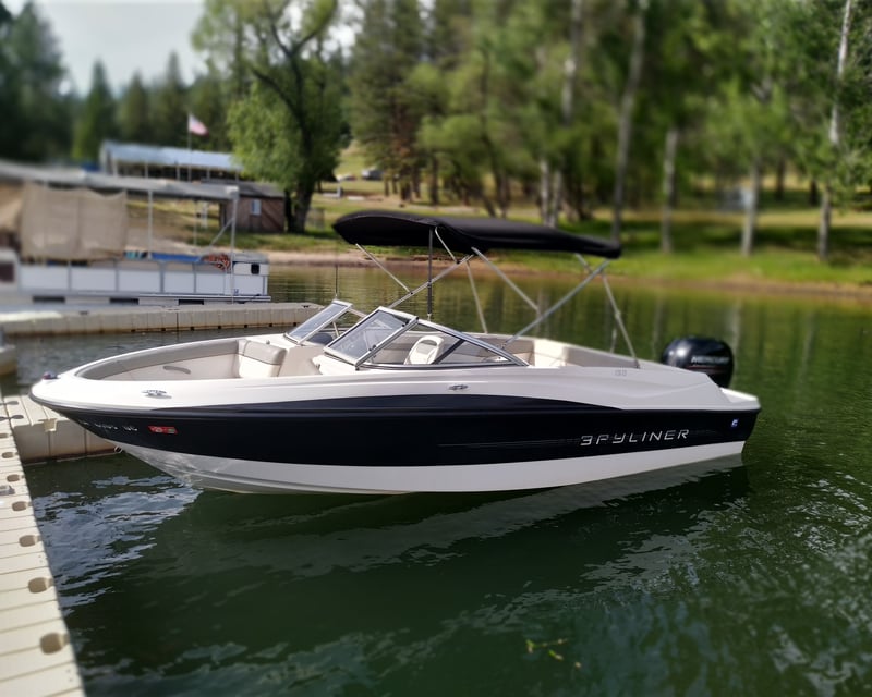 19.5' Open Bow Boat Rental in Auburn