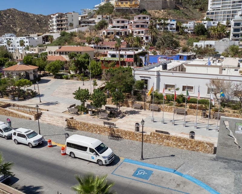 Cabo San Lucas Shopping Tour & Cruise