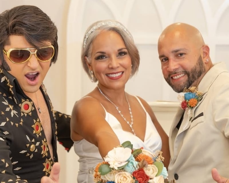 Elvis Impersonator Wedding with 3 Songs in Las Vegas