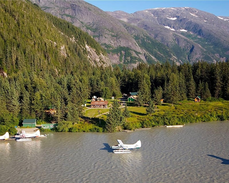 Juneau Glacier Seaplane Tour & Taku Lodge Feast