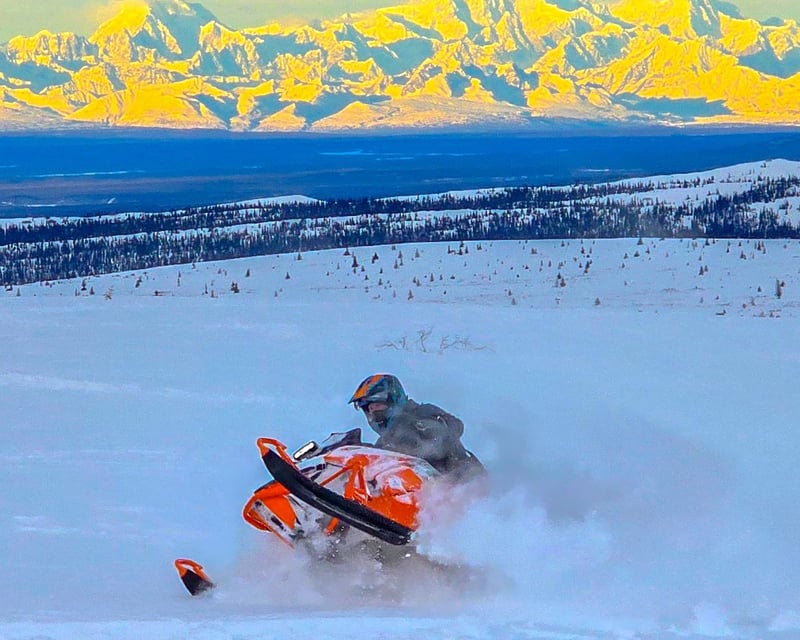 Intermediate Backcountry Snowmobile Tour in Hatcher Pass