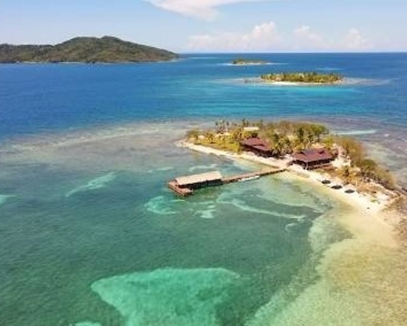 Cayos Cochinos Full-Day Snorkel Trip from Roatan