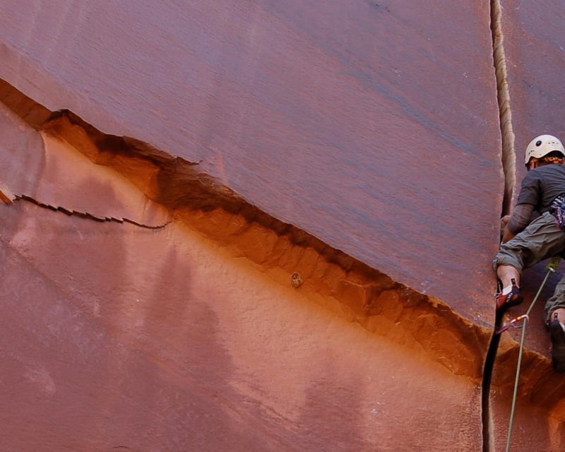 Crack Climbing Guided Tour in Indian Creek