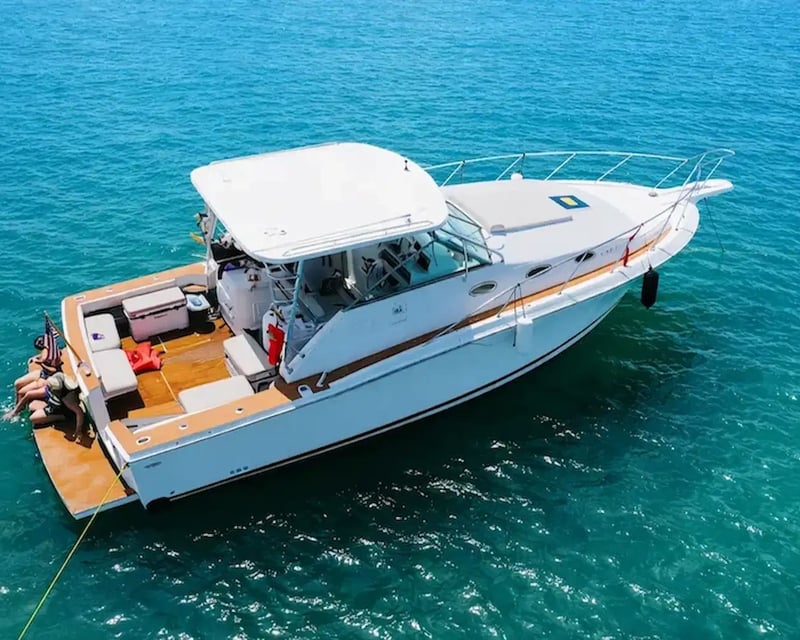 Private 38' Yacht Charter in Miami