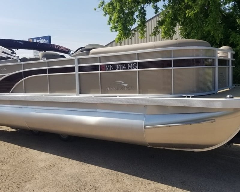 22' Pontoon Rental in Battle Lake