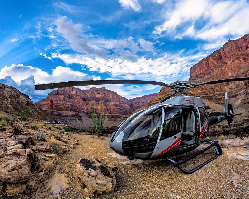 Grand Canyon West 2-Landing Helicopter Tour from Las Vegas