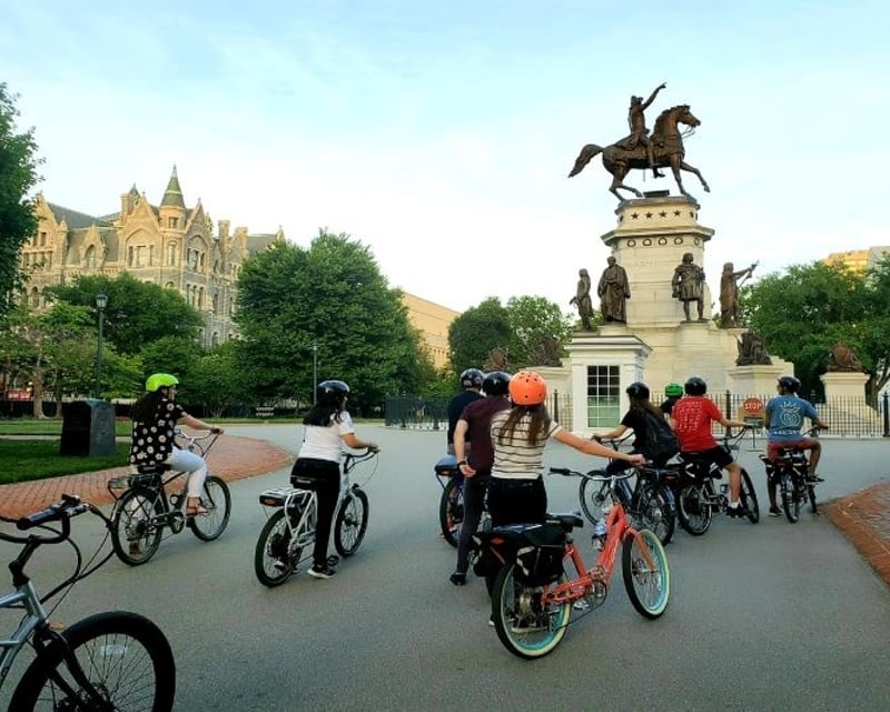2-Hour Downtown E-Bike Tour