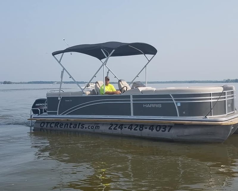 22' Tritoon Rental on Chain O'Lakes