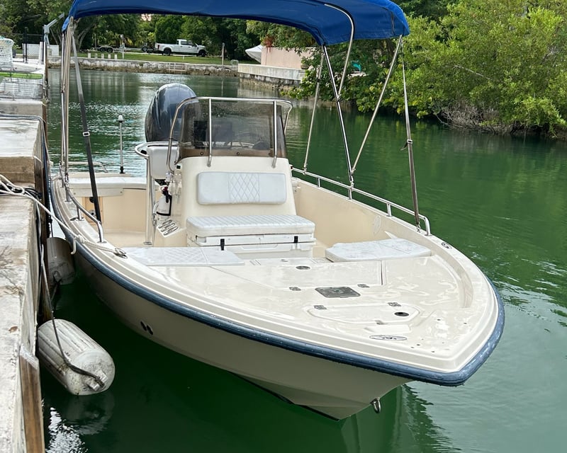 19' Bay Boat Rental in Cudjoe Key