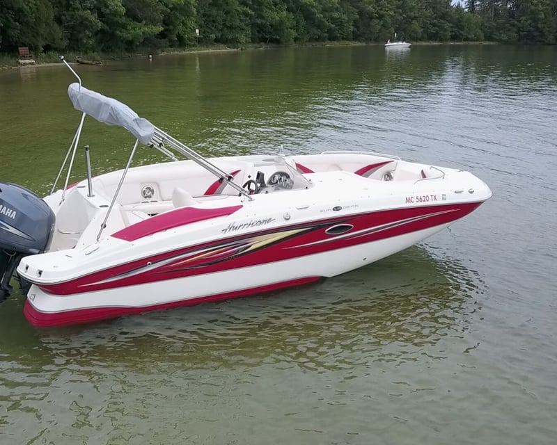 Traverse City 22' Deck Boat Rental