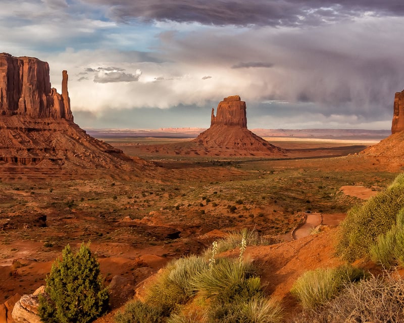 Monument Valley Backcountry Tour with Arches & Navajo Hogan