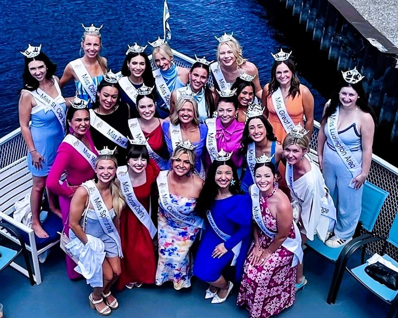 Cruise Muskegon Lake With Miss Michigan Contestants