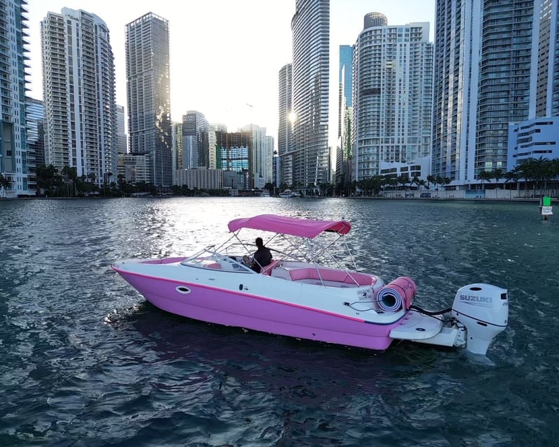 Private Miami Bay Cruise on a 26' Bayliner