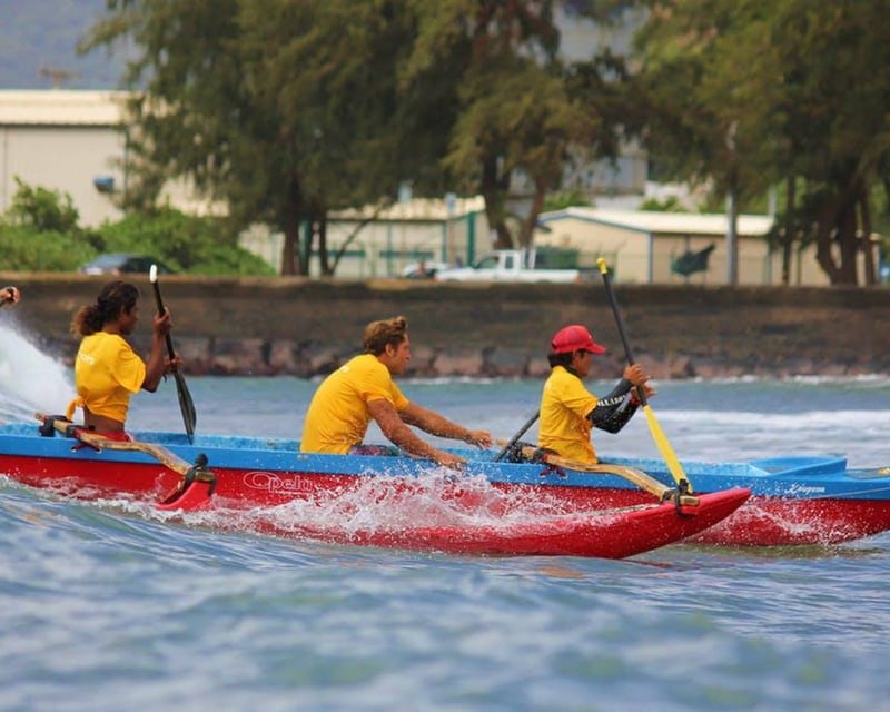 45-Minute Outrigger Canoe Surfing in Lihue