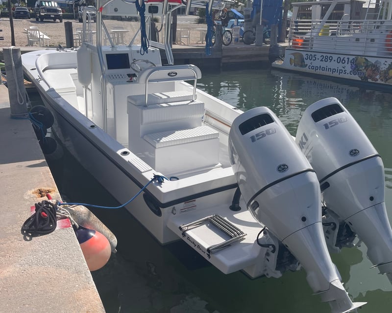 28' Twin Engine Boat Rental in Marathon, FL