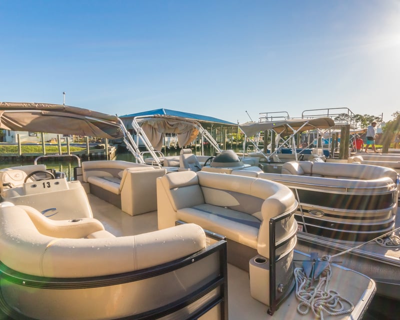 23' Tritoon Boat Rental in Orange Beach