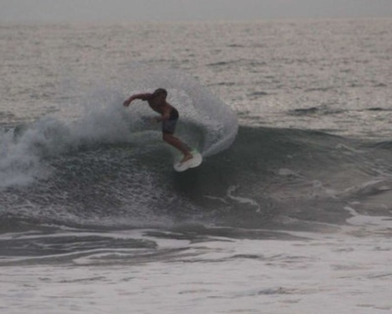 5'10" High-Performance Surfboard Rental in Surfside Beach
