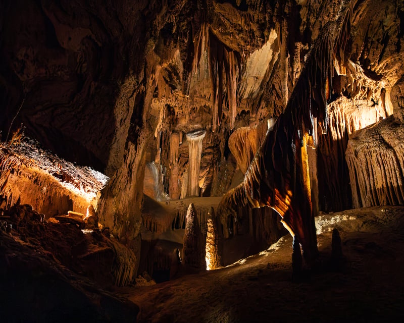 Explore Grand Caverns Geology Guided Tour