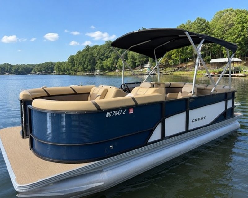 22' Tritoon Pontoon Boat Rental on Lake Norman