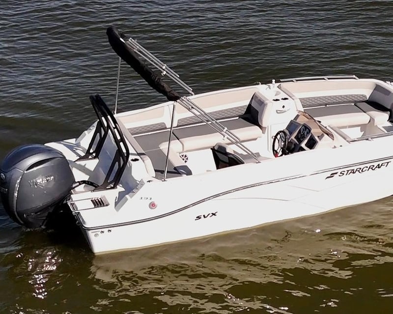 Mount Dora 8-Hour Deck Boat Rental