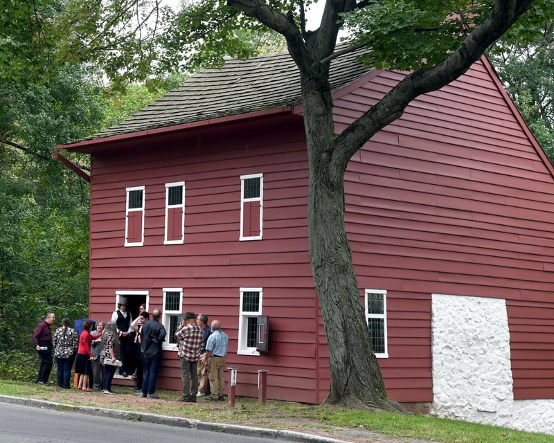 Guided History Walking Tour of Historic Richmond Town