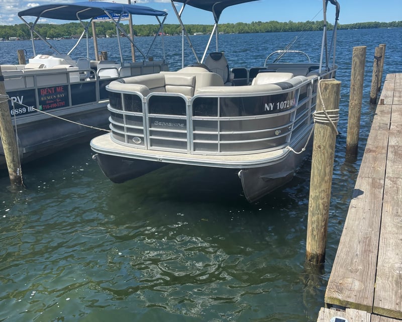 22' Pontoon Boat Rental in Bemus Point