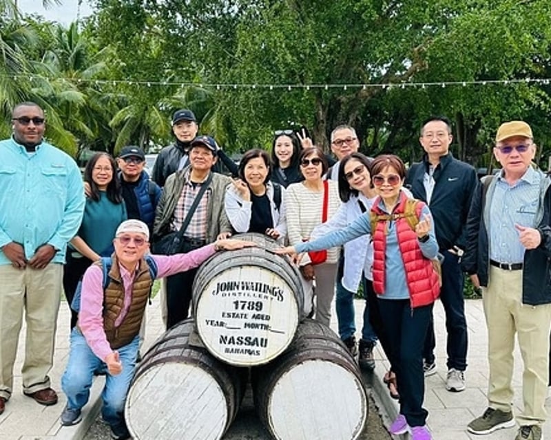 Nassau Food & Beach Tour
