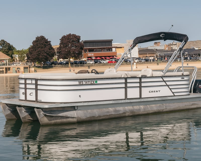 150HP Tritoon Boat Rental in Lake Geneva