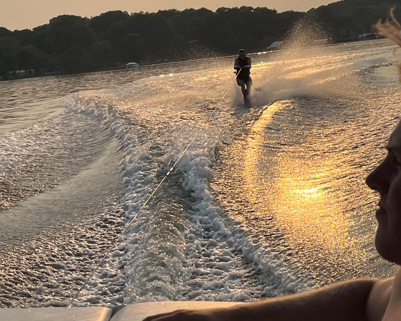 Boat Rental on Lake Minnetonka Aboard a 21' Larson