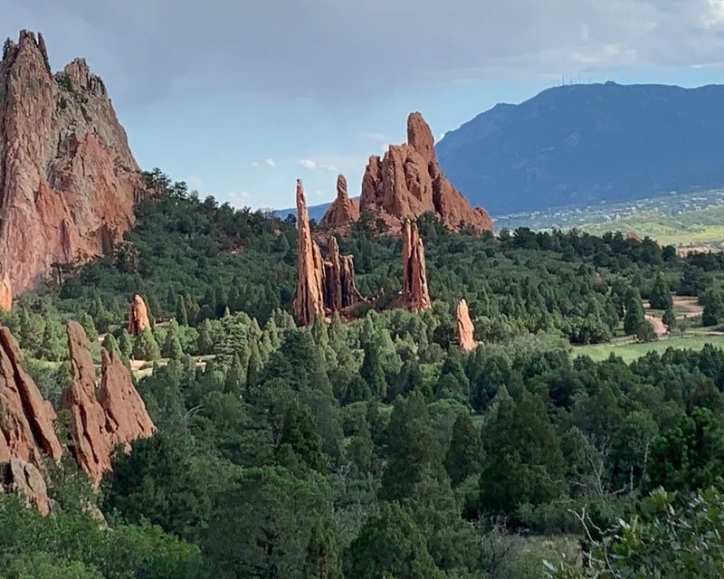 Tour Garden of the Gods on a 2-Hour Luxury Jeep