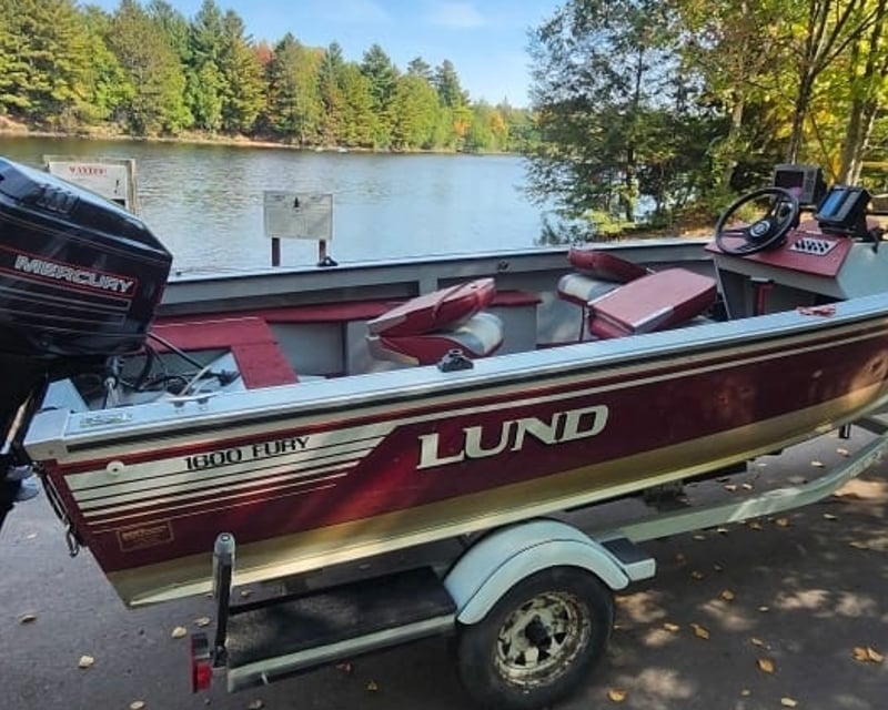 Mercer 16' Lund Fishing Boat Rental
