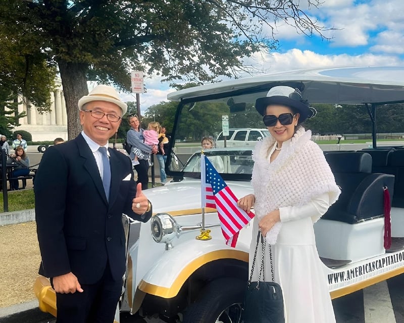 Vintage Car Monuments & National Mall Tour in Washington DC
